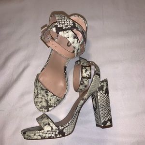 Cl by laundry Snake skin heels